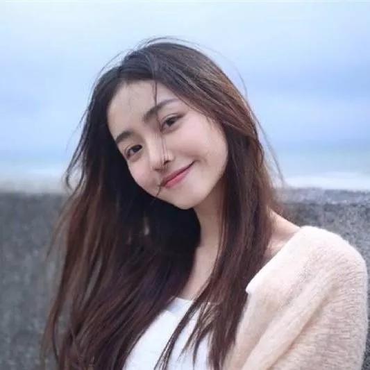 海风轻拂，笑靥如花，温柔的海景，陪你度过美好时光。海边温柔风海边风照片海边暖