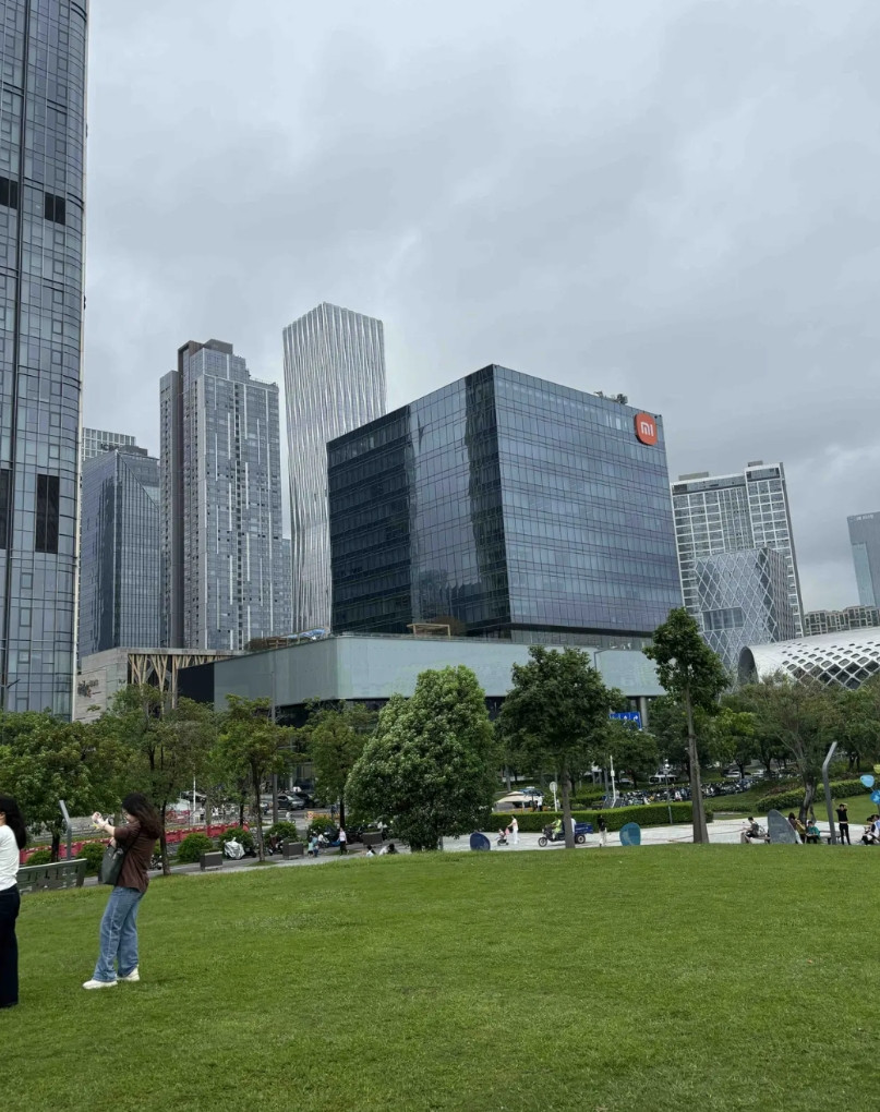 深圳的节奏有多快：1、早高峰坐地铁都是跑着去，如果不跑反而更尴尬。2、开