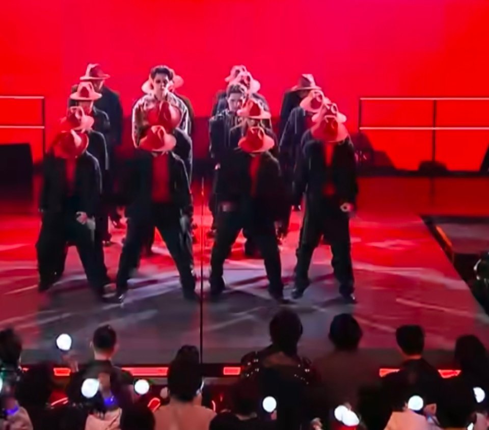 王鹤棣SHark合作洗牌王鹤棣和Shark合作那叫一个合拍，配合起来默契拉满，一