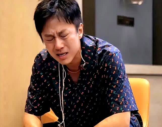 破案了，看了邓超的微博，我觉得关晓彤和鹿晗应该没分手，因为邓超模棱两可说了句“反