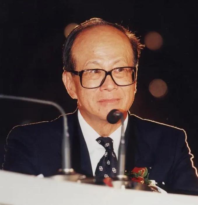 1996年，张子强绑架了李嘉诚的大儿子李泽钜，勒索20亿现金，李嘉诚却很淡定：“