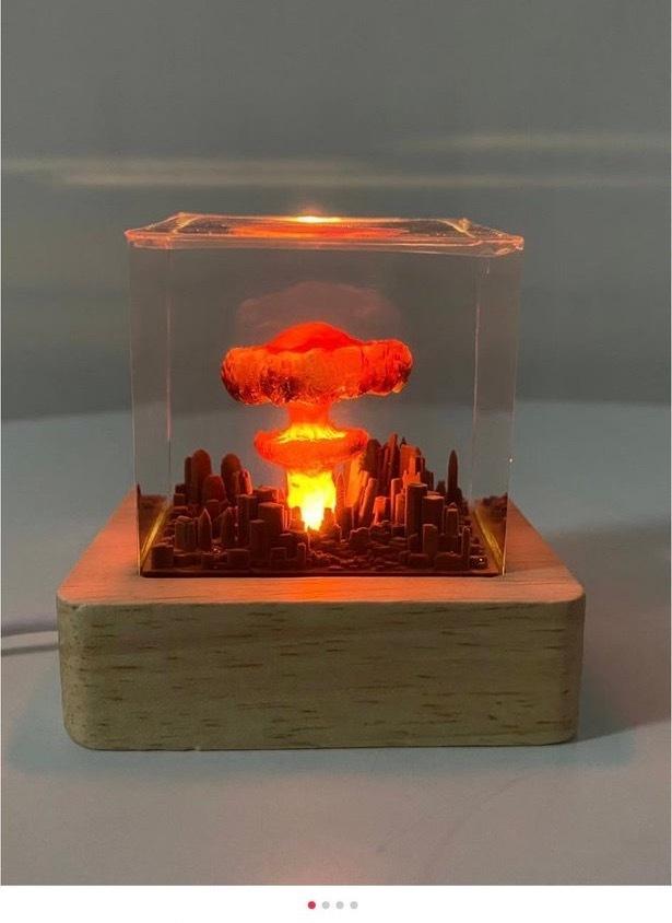 中国人制作并出售的“广岛原子弹爆炸”工艺品，让日本网民大破防了。有日本人发现，