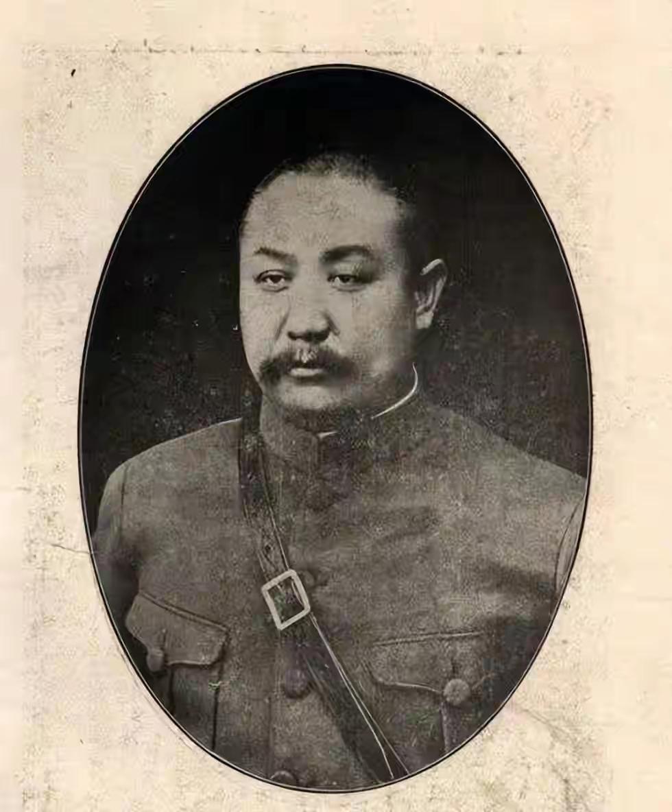 徐永昌回忆初见阎锡山中隔了一天，阎锡山正式设宴招待我，到场陪客很多。其