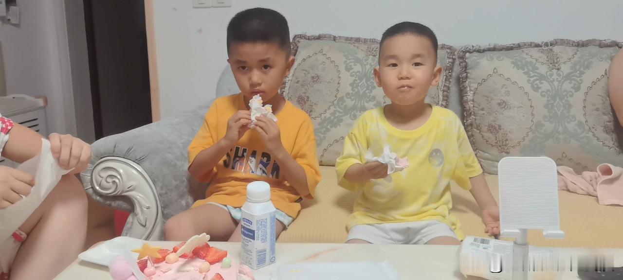 婆婆维护儿媳妇，家庭就一片和谐。前天晚上，儿子和媳妇因为大宝小柚子的一个枕头