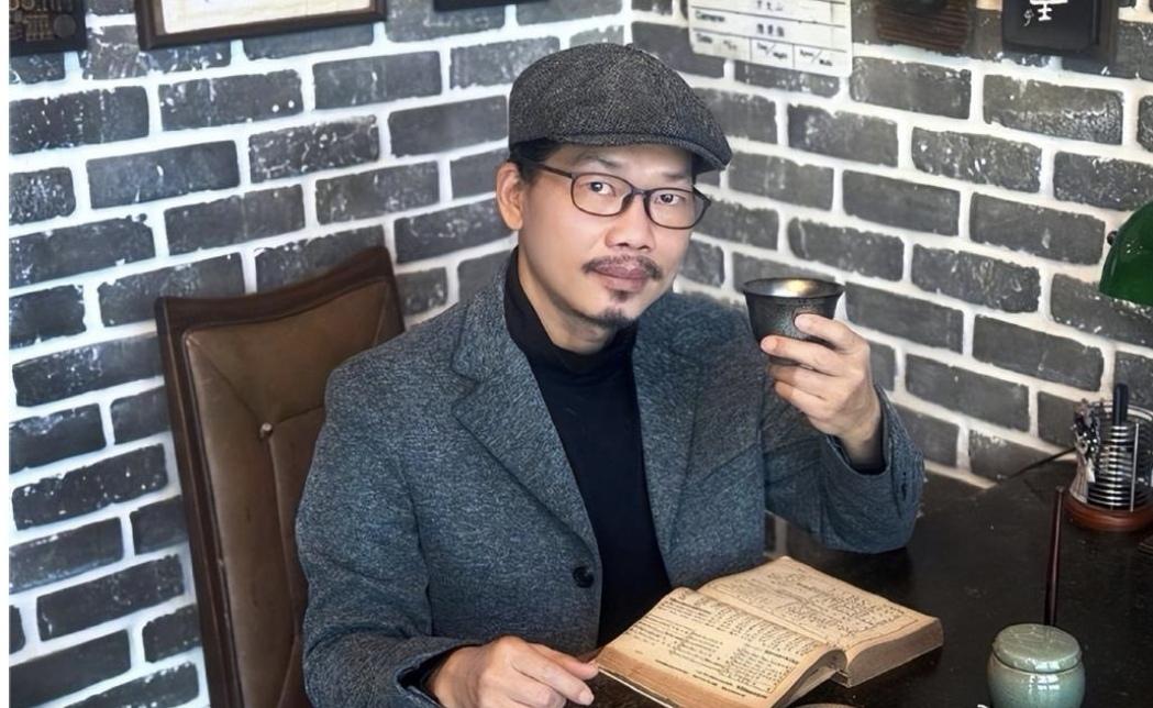 热搜突然爆出方文山婚内出轨、精神操控女艺人的猛料，瞬间刷满全网，让无数网友大吃一