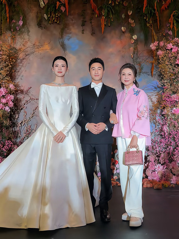 这是充满爱和甜蜜味道的一天～愿幸福与你们永相伴！#奚梦瑶#何猷君奚梦瑶澳门答谢宴#生活日记#郑小丹