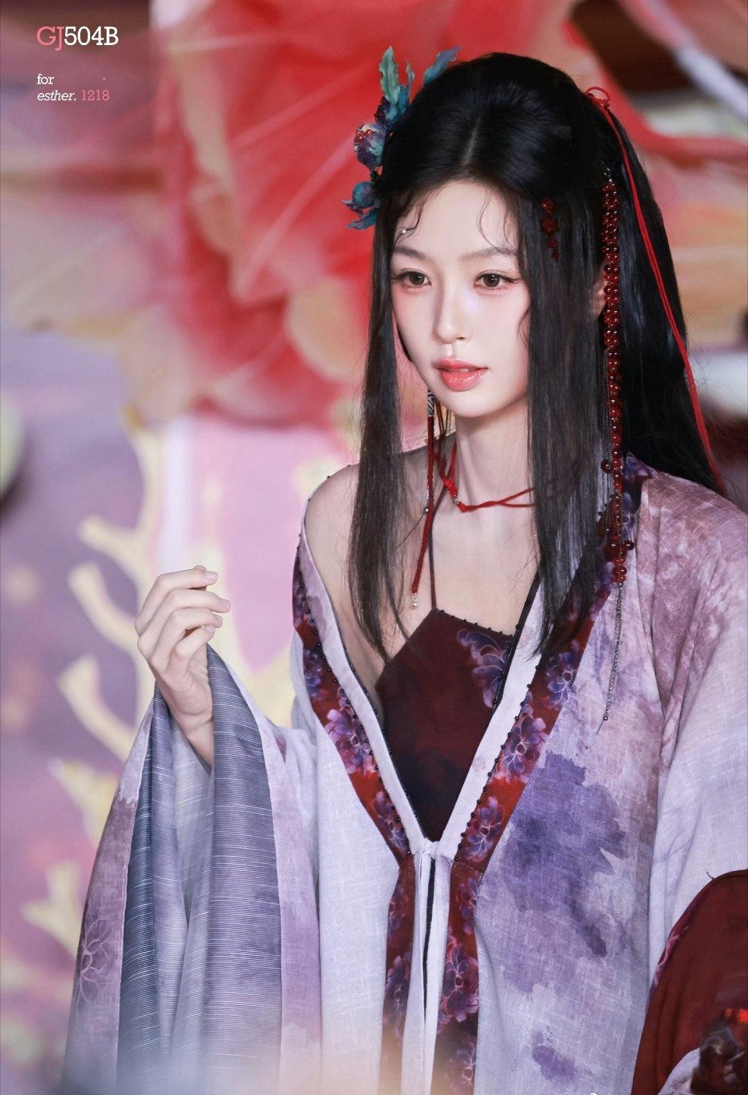 虞书欣超话舒心这个美丽妆造朕在内娱已许久未见何盼大王就这样美萌滴堂堂来袭！