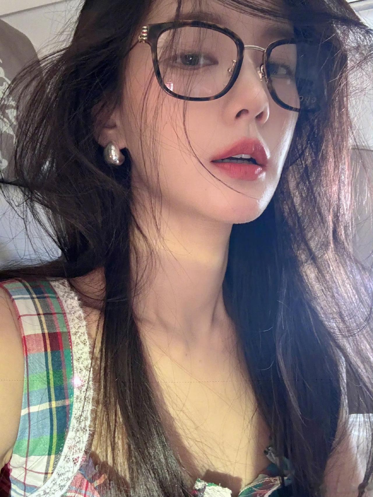 感受来自一桐的美[滑稽笑]李一桐