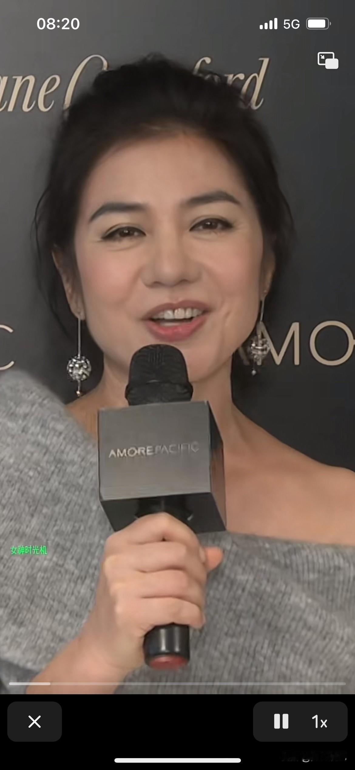 这是哪位明星啊，那么老了还有韵味，明明有皱纹，脸还大，却非常非常美，还有少女感，