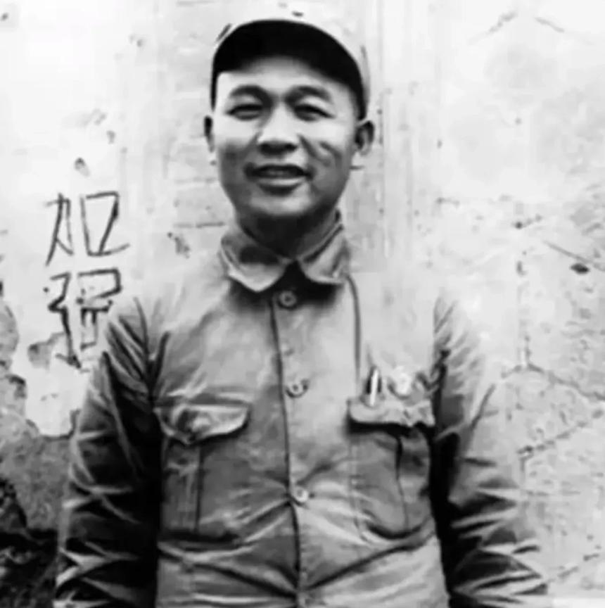 中央向徐海东借2000块大洋过冬。徐海东一数，所部还有7000块大洋。干脆自己