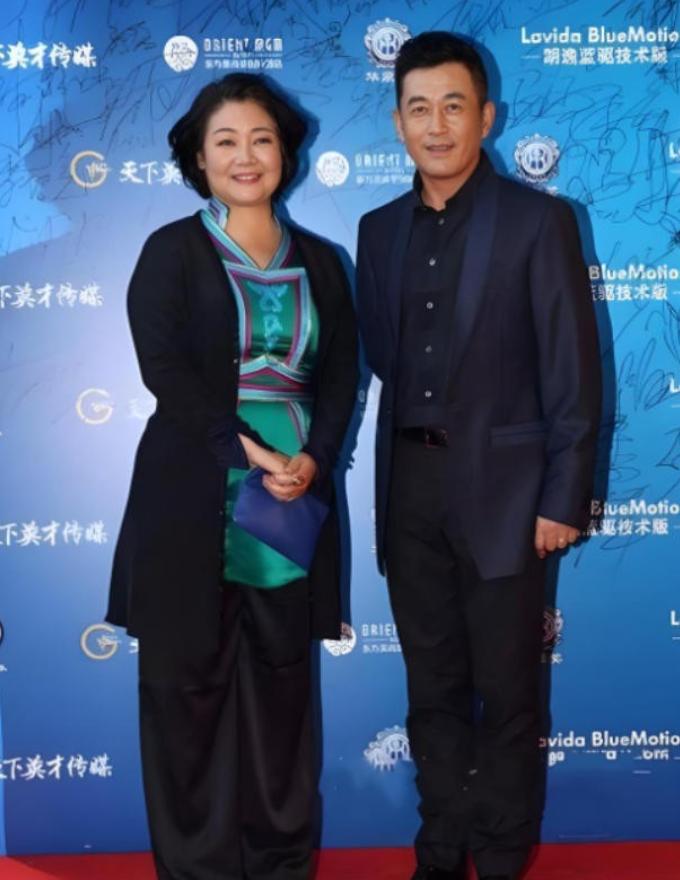 [点赞]1991年，萨日娜为能分到11平米房子，258元彩礼就嫁给同学潘军，婚