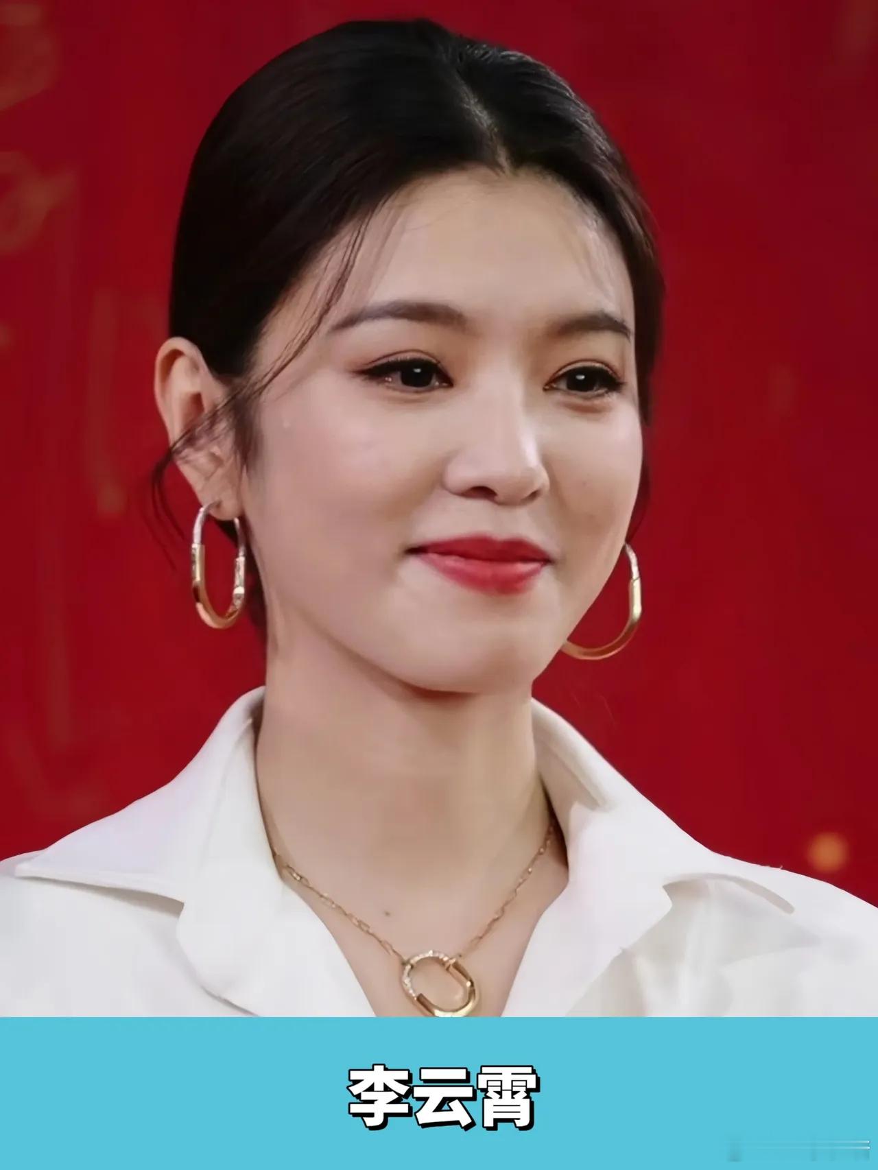 李云霄惊艳亮相活动现场，高清视频里的她状态绝佳！无论是颜值还是气质都堪称一绝，举