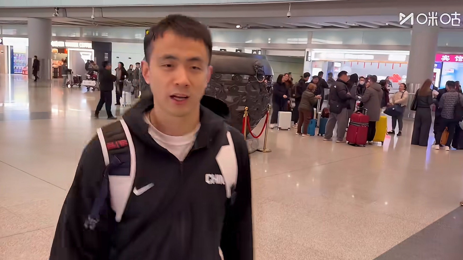 中国男篮众将抵达首都北京球员各自回联赛球队，继伟一人回沈阳金金和李弘权回上海（p