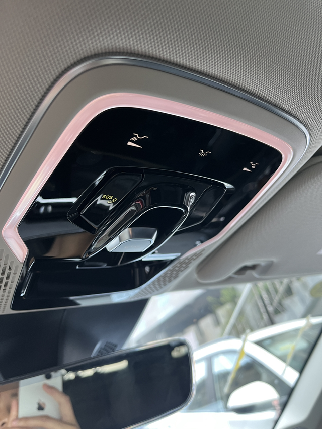 关于这个灯怎么把他关闭无意碰亮，然后试了按钮都没用，关氛围灯他还是亮，有懂的