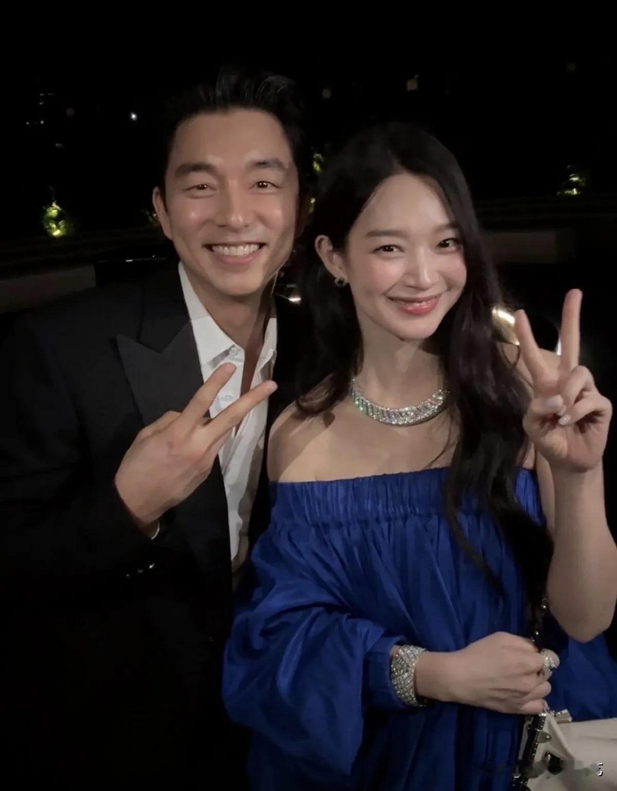 23日，演员孔侑通过Instagram上上传了多张照片。公开的照片中，孔侑与申敏