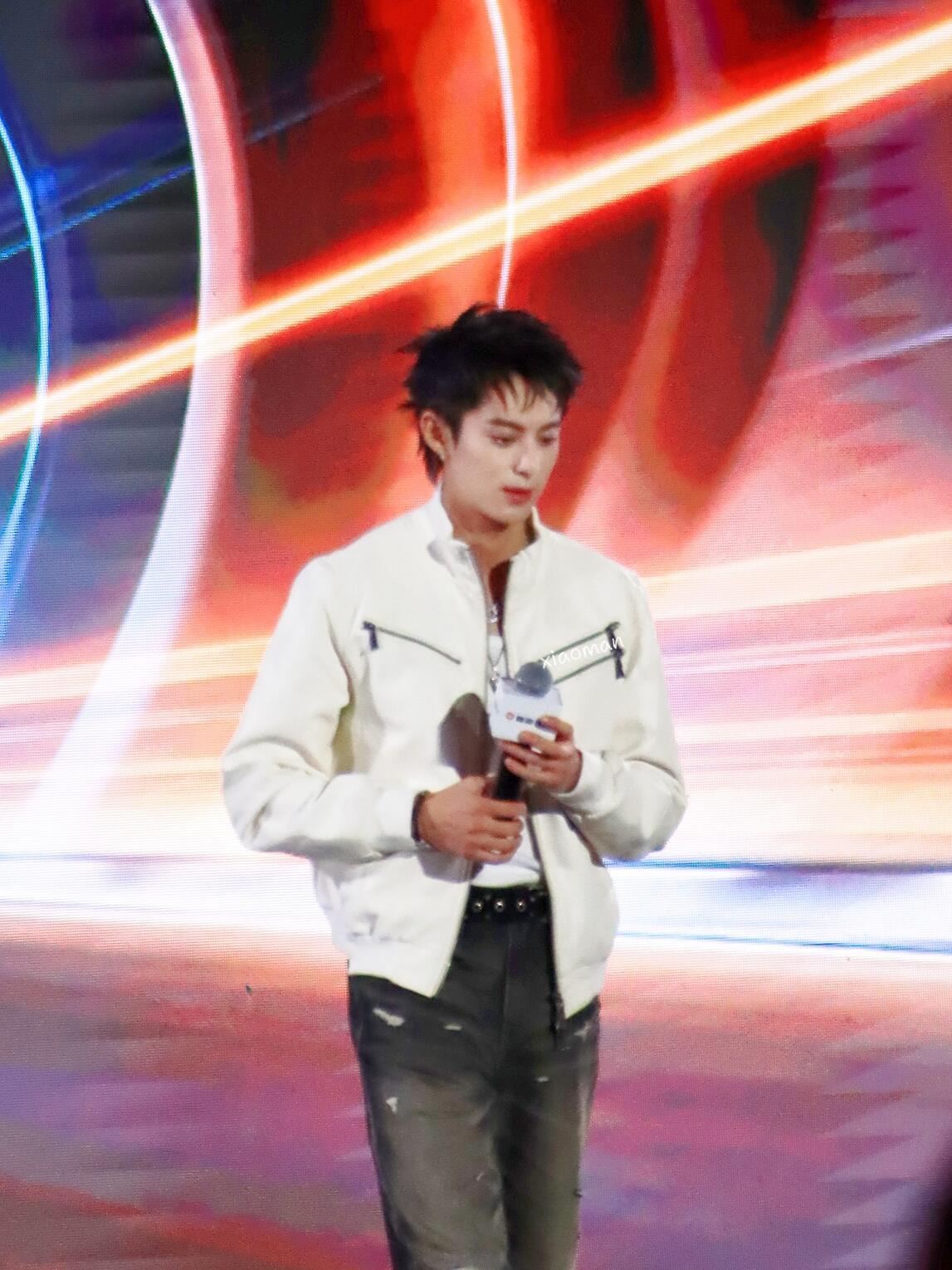 王鹤棣雅迪品牌全球代言人拍得好萌啊（cr📕离远一点麦炸了）王鹤棣影视飓风雅迪