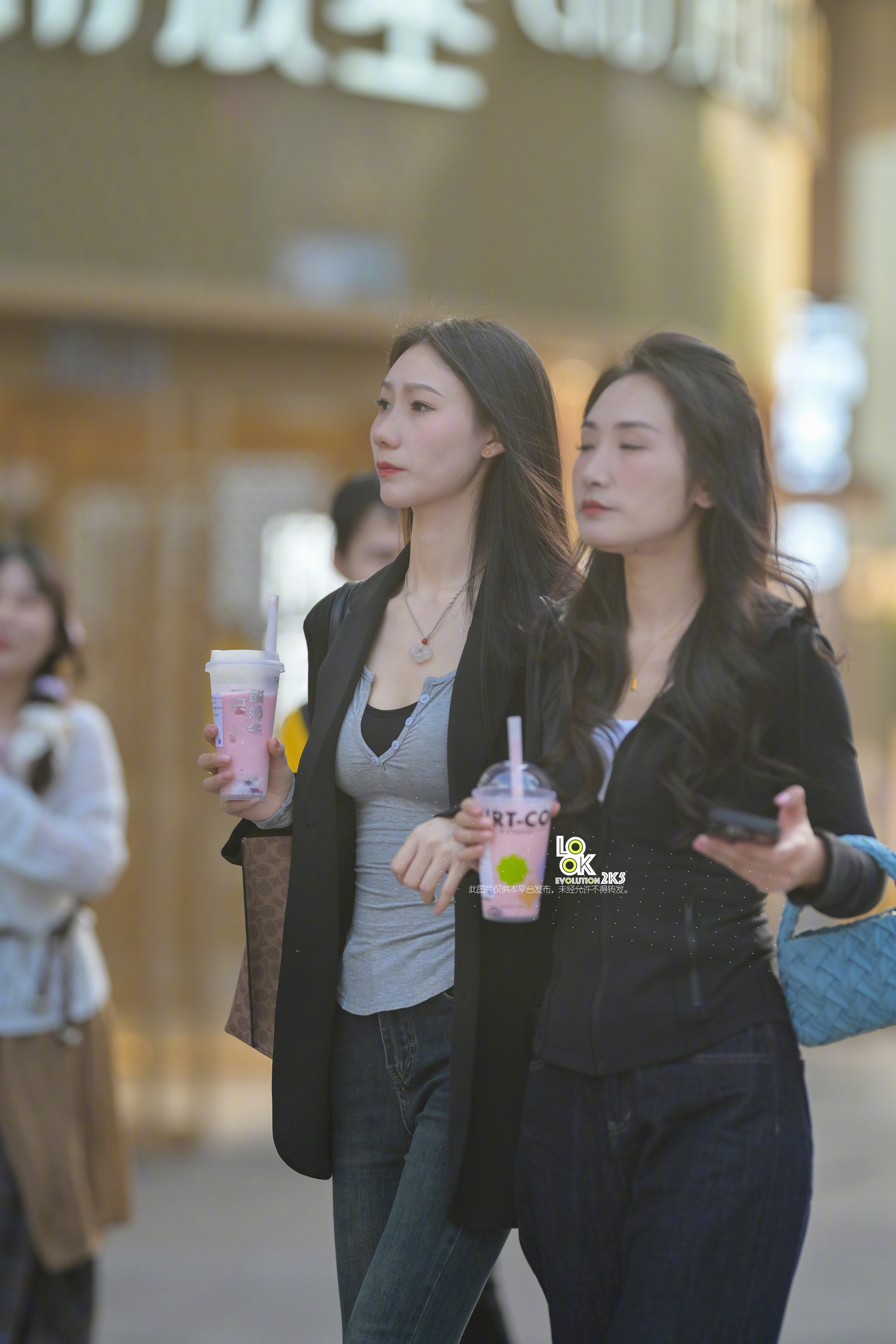 两个小姐姐气质真的不错