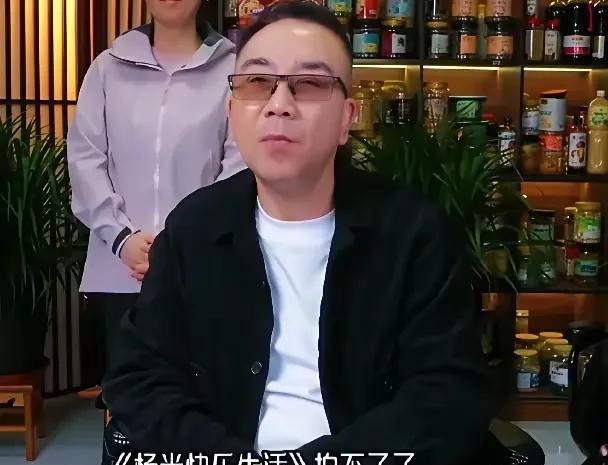 自从杨议的好朋友兼好兄弟原权健公司的董事长束昱辉进去之后，杨议在影视表演方面彻底