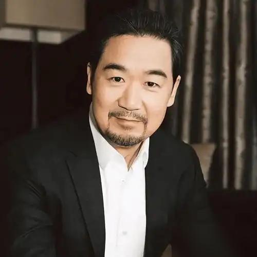 当年张国立50出头，接到《金婚》邀请直接拒了。要演从二十多岁到七十多岁的佟志