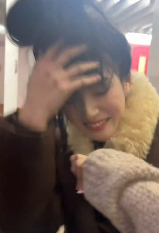 卢昱晓搞抽象卢昱晓上一秒美女下一秒搞笑女卢昱晓搞抽象，卢昱晓上一秒美女下一秒