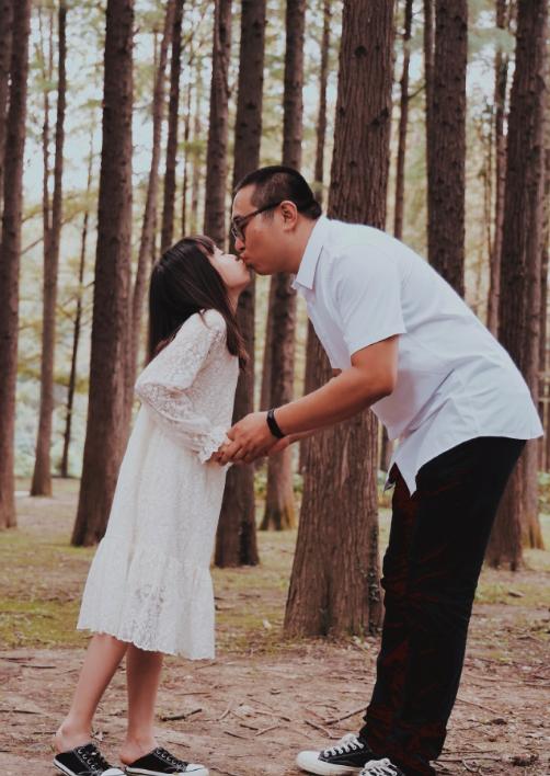 泪目了，广州一名单亲爸爸因胃癌去世前，紧紧抱住5岁的女儿，轻声叮嘱：“以后要乖乖