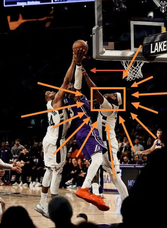 湖人管理层一定要硬一下，不要交易小李去换任何人里弗斯如果在，詹姆斯必须走。