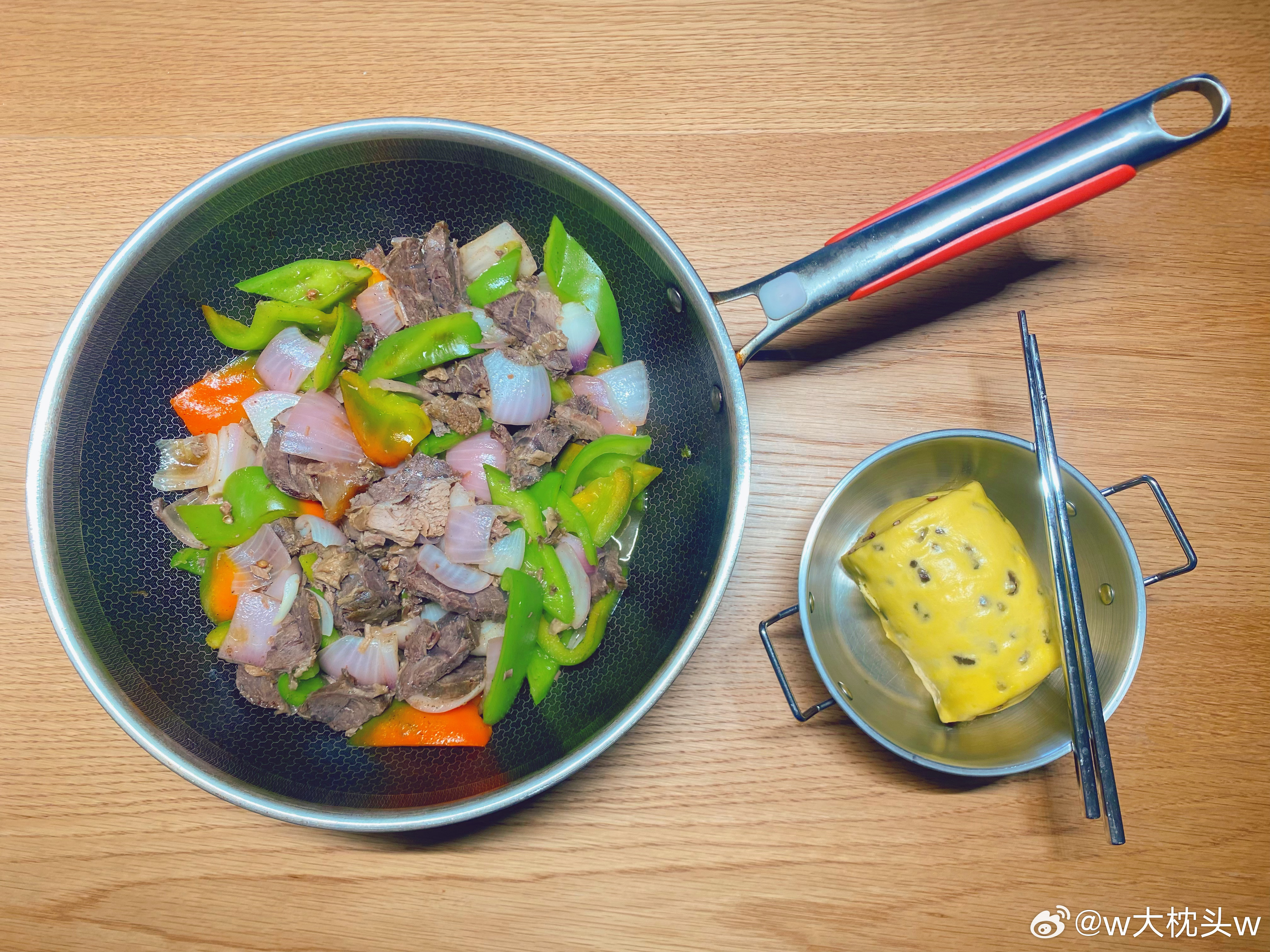 🥘＂夜训＂完才2小时🤫好饿呀🍪这个饼干真好吃🤭