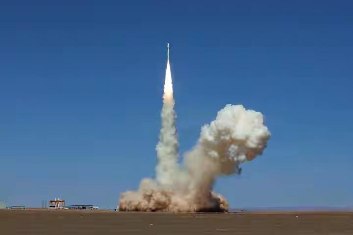 北京时间2026年4月14日12时03分，我国在东风商业航天创新试验区，使用力箭