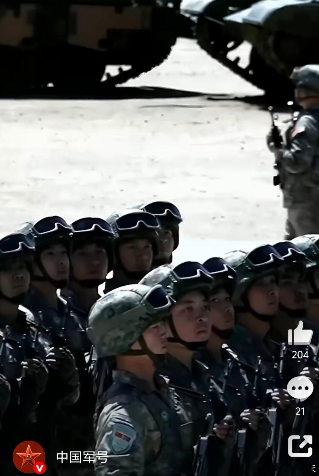 这满满的压迫感，无人能敌！被中国军人的气场狠狠震撼