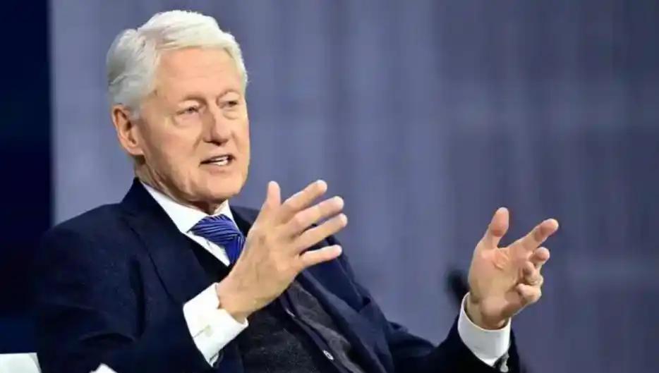特朗普被啪啪打脸！美国前总统克林顿太敢说了！直接当着镜头表示，中国肯定能超越美