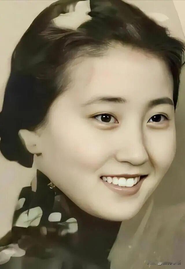 被蒋英的人生狠狠惊艳到了！原来真有“岁月从不败美人”的活例子，说的就是蒋英啊