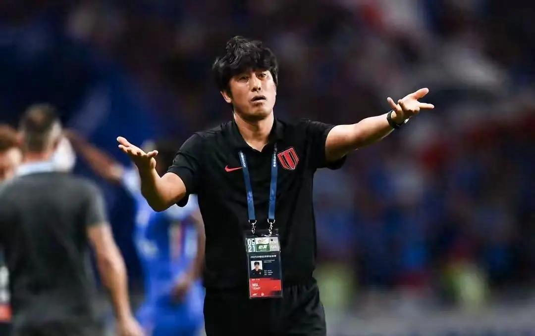 蓉城辞退徐正源的真相，根本不是什么财政平衡。真正撕开的口子，是管理层用“限薪”