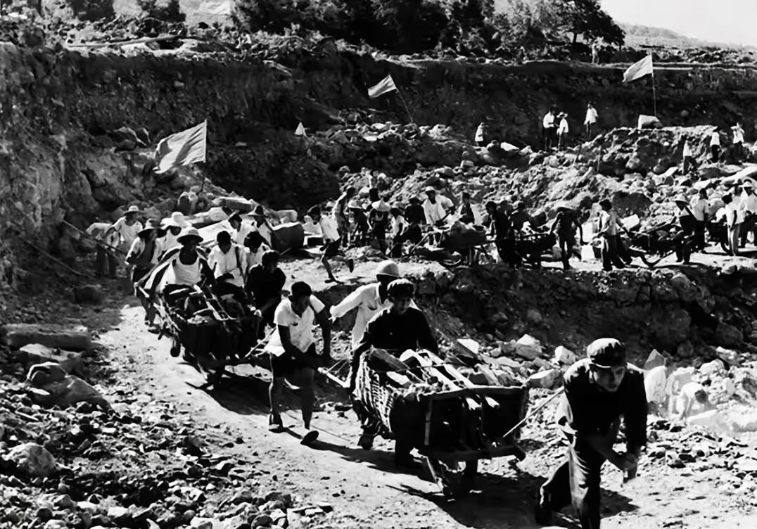 不藏了：修红旗渠历时十年，投资七千万，无一起贪腐，无一人渎职。红旗渠是上世纪六十