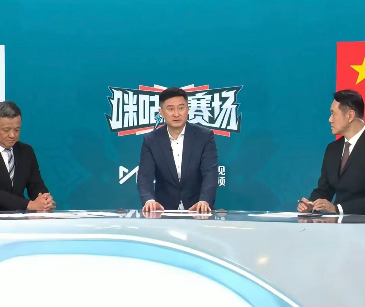 杜锋解说完明白三件事，进攻是最好的防守，小胡慎打控卫，遇周琦已有应对之法