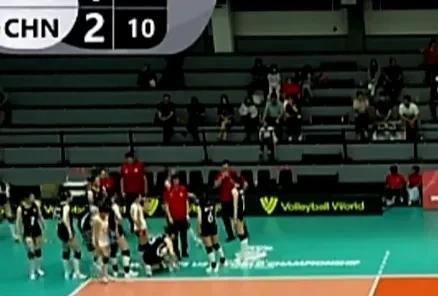 U21中国队赛末拦网发威，惊险刺激晋级下轮。今天晚上，U21女排世锦