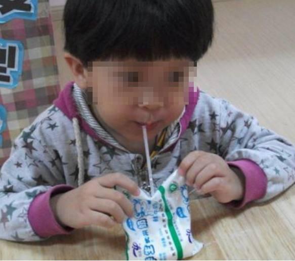 为了孩子求转发! 带有这种字眼的牛奶, 又贵又没营养! 别再上当了