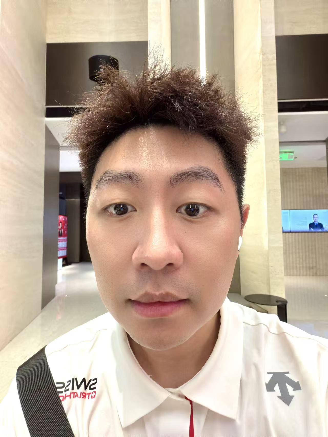 人到一定年纪，最难管的两样东西，一个体重，一个脸。我平时跑步，跑步这事有个副
