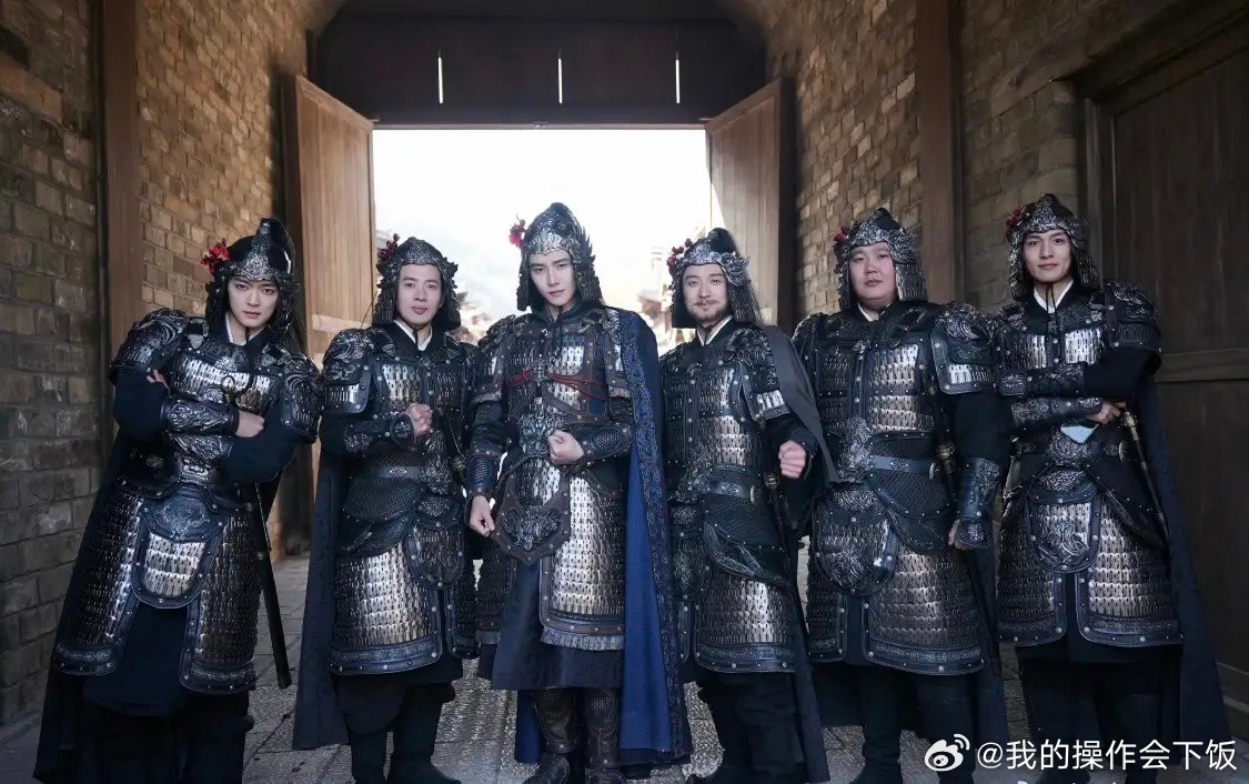 《逐玉》原著中，李怀安是一个伪善的纯书生，毫无武力值。剧里是把另外两个正面的配角