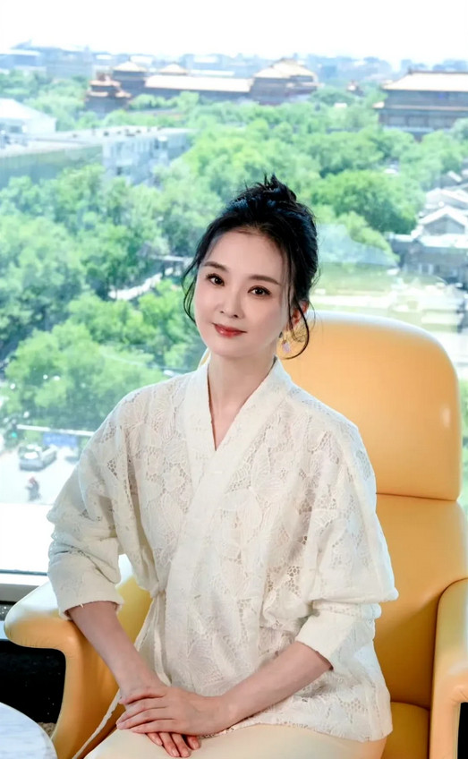有没有发现？王艳的经历，恰好印证了娱乐圈里那个流传甚广的“铁律”——女星嫁入