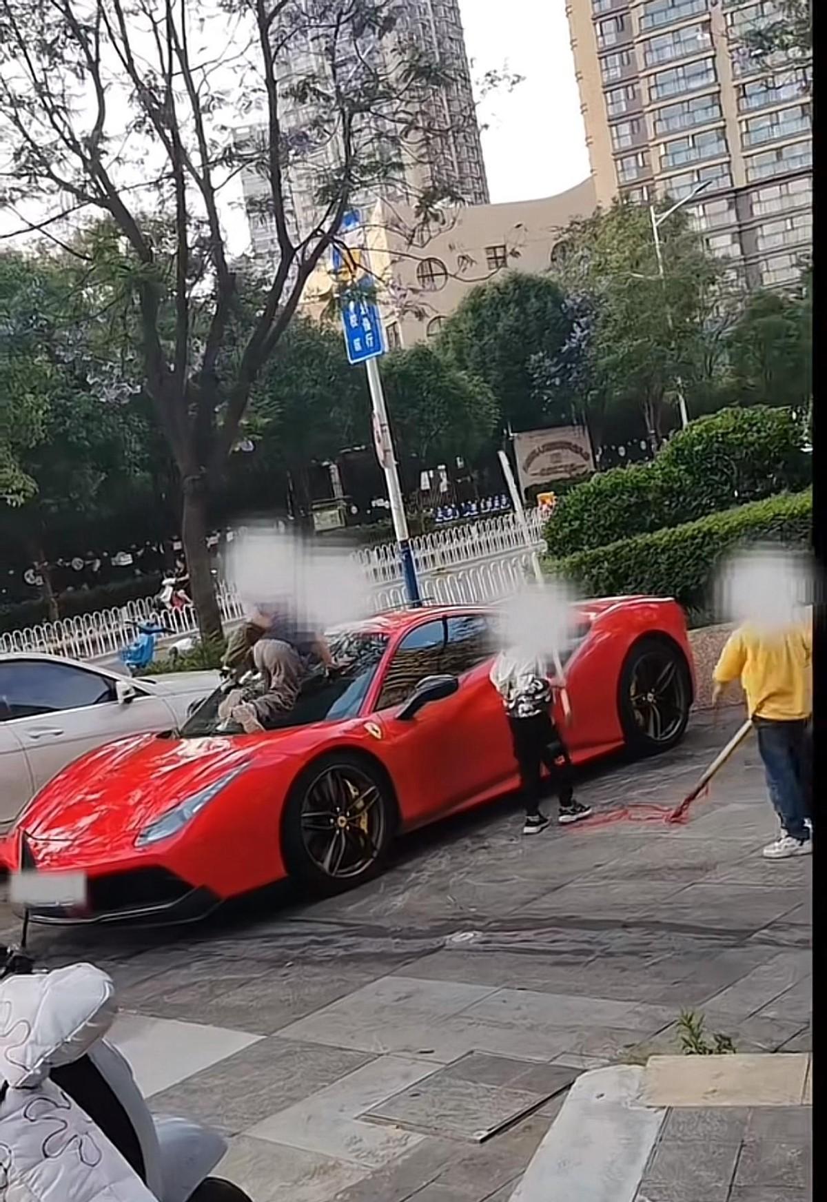 零百2.5秒售398.8万！法拉利首款纯电Luce刚正式发布就被抢空，国内首批8