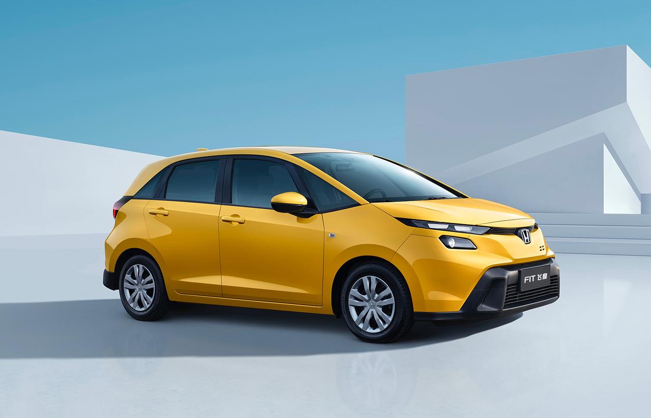 巧了，都是卖6.68万，下面这两台小车你会怎么选？新飞度享受发动机和变速箱终身