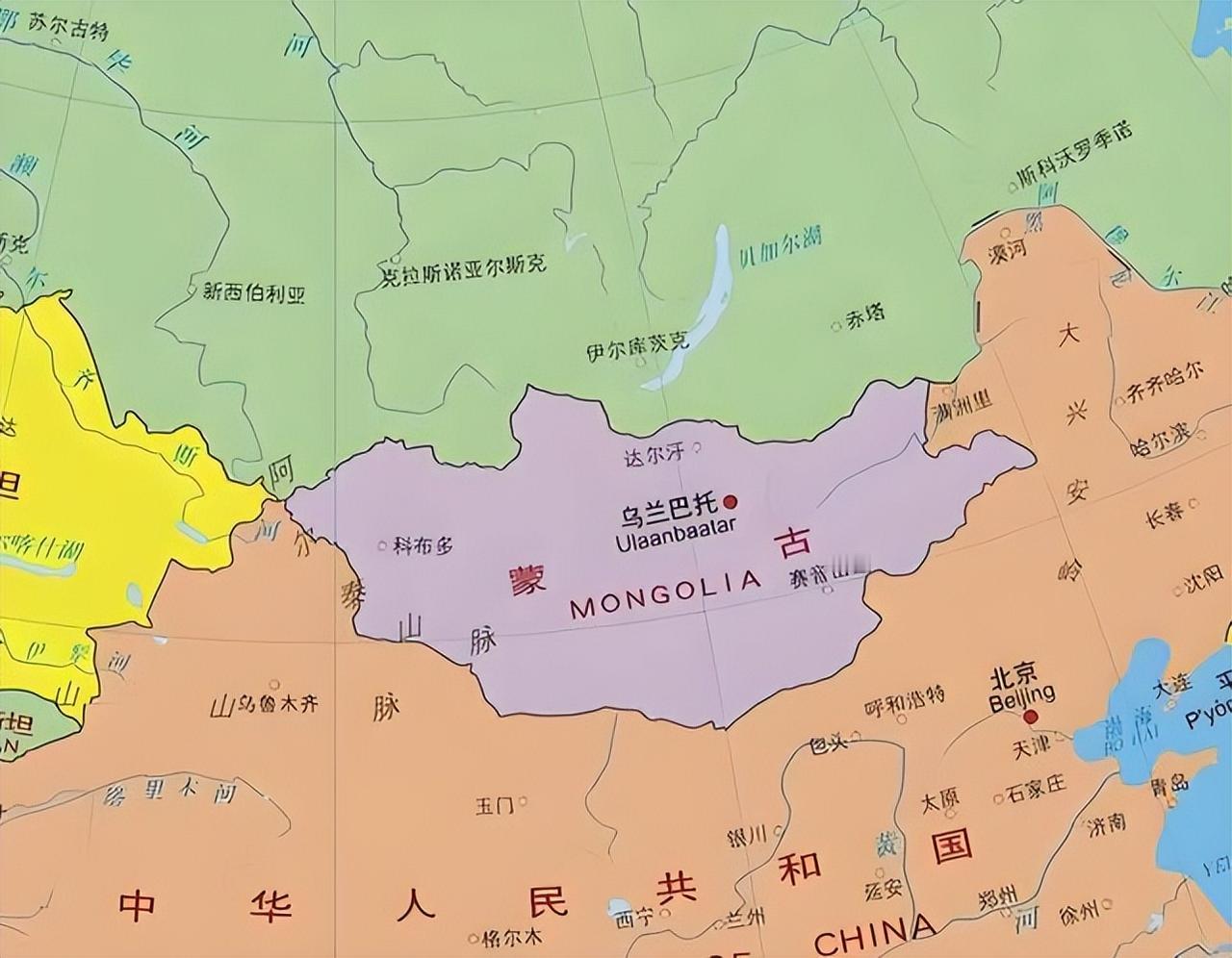 蒙古国暴雨冲出一行字，中国专家看后当场下跪：原来史书没骗人！1990年的一天