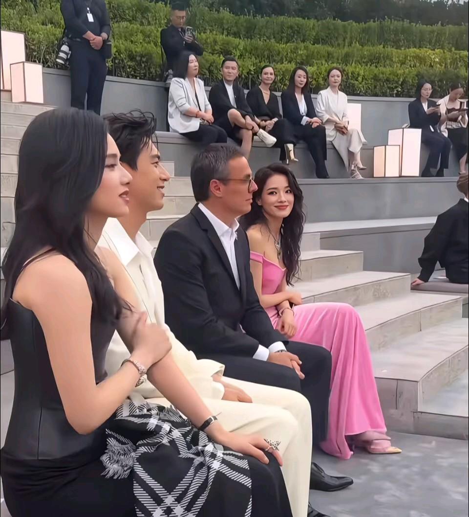 舒淇年轻时我还没觉得多美，现在简直是每过一年，美貌就上一个等级，越来越美了！她的