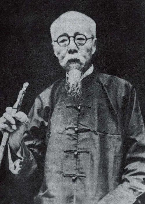 永远记住，成功的最大秘诀。顺着人性做事，逆着人性做人。人性不喜欢听实话，更不喜欢