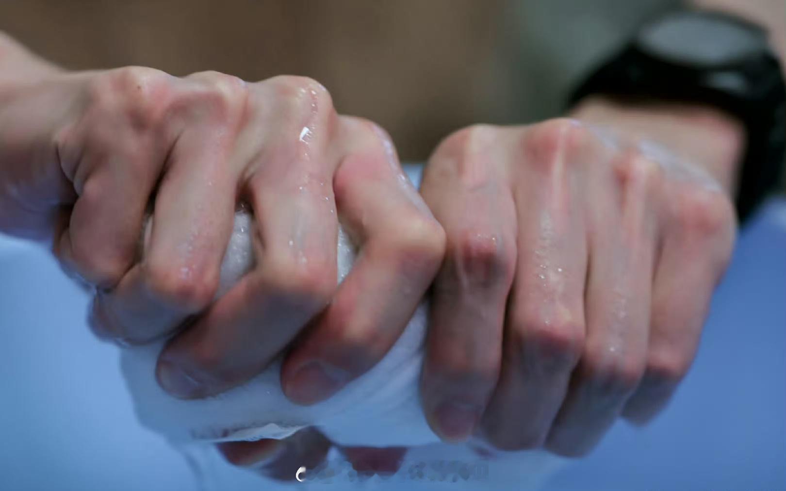 内娱名品之一：张若昀的手