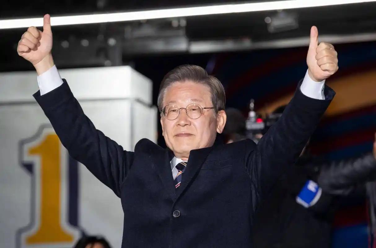 韩国这次是真的装不下去了，直接向美国摊牌！ 最近，韩国总统李在明派了个心腹，