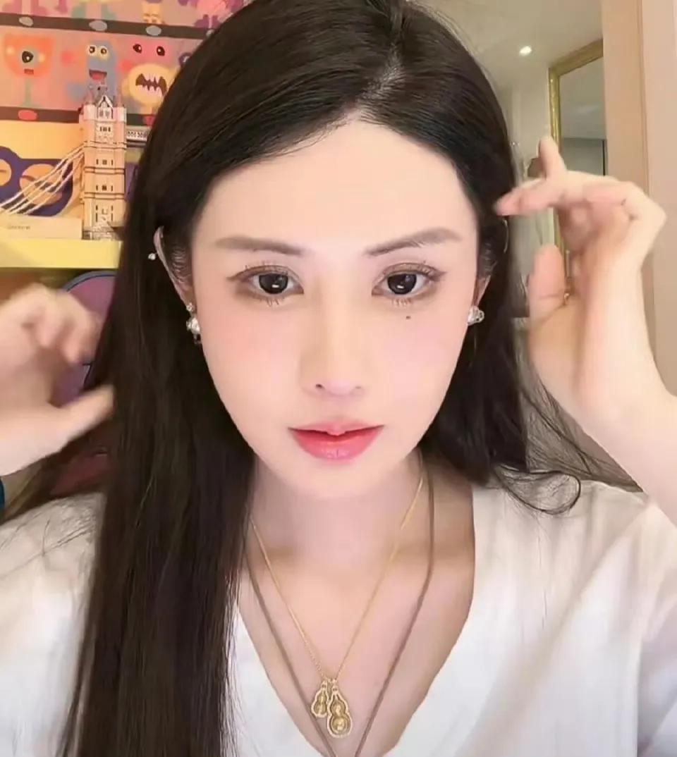 兄弟现在来求复合早干嘛去了这不37岁的韦雪刚和23岁的小男友刚分手，是的没错