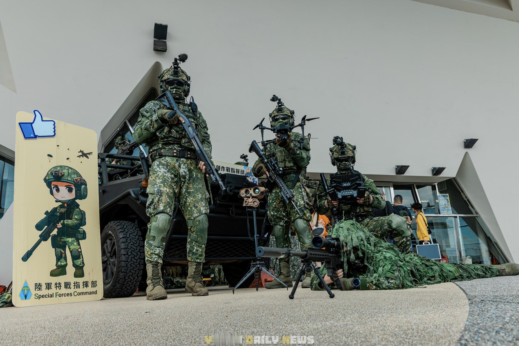 对岸国际模型展上的草莓兵展位烽火问鼎计划​​​