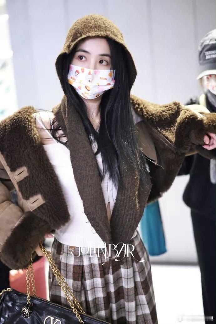 蔡依林巴黎接机高清美图巴黎，我们又见面了！蔡依林抵达后的第一波新鲜美图速递。虽