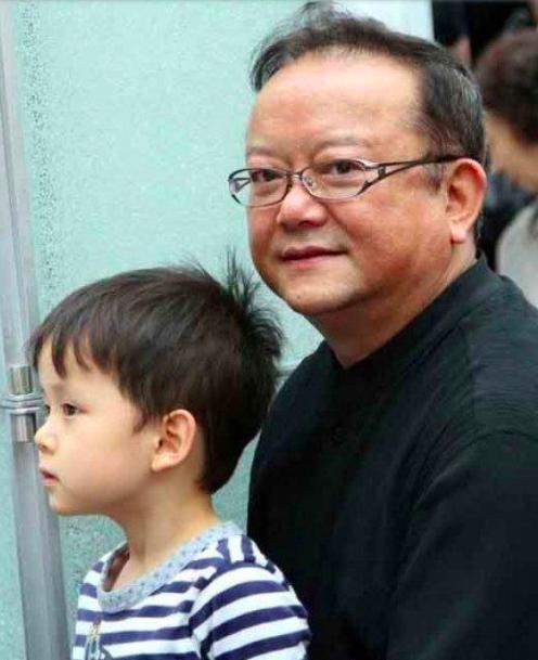 王刚77岁，儿子才17岁：老来得子的压力，不在孩子，而在时间。2008年8月